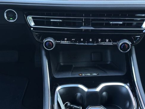 New 2026 Chevrolet Traverse LT image 15