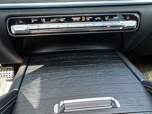 Used 2023 Mercedes-Benz GLS 450 4MATIC w/ AMG Line Exterior image 26