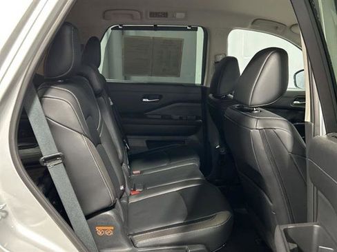Used 2024 Nissan Pathfinder SL w/ Cargo Package image 24