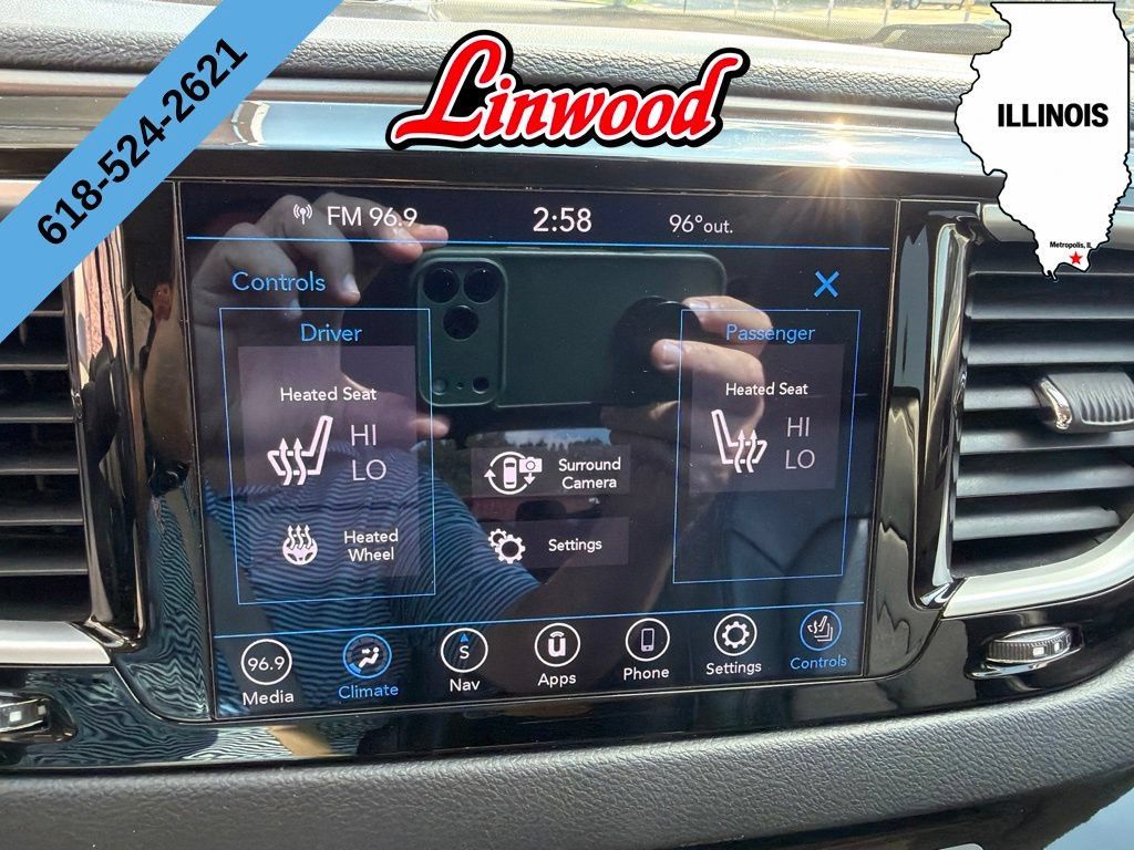 Used 2020 Chrysler Pacifica Touring-L Plus w/ Advanced Safetytec Group FWD image 25