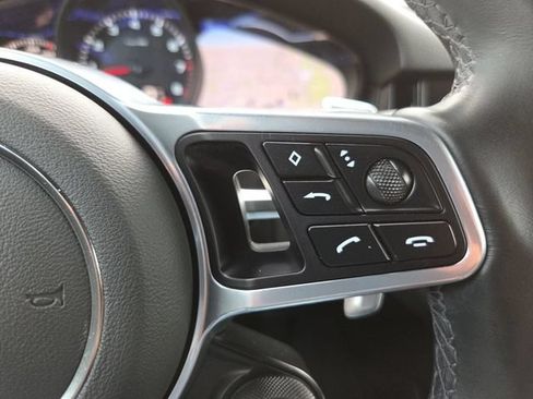 Used 2022 Porsche Cayenne AWD/4WD image 32