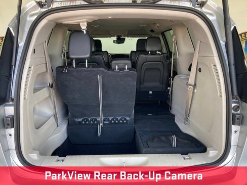 Used 2023 Chrysler Pacifica Touring-L FWD image 21