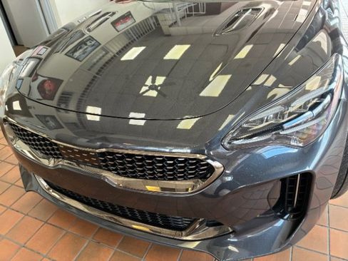 Used 2022 Kia Stinger GT1 RWD image 9