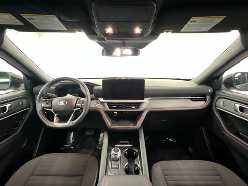 Used 2025 Ford Explorer ST-Line w/ ST-Line Street Pack image 10