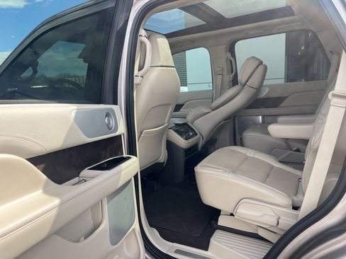 Used 2019 Lincoln Navigator Reserve image 25