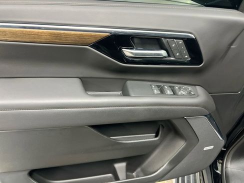 Used 2025 Chevrolet Tahoe High Country image 22