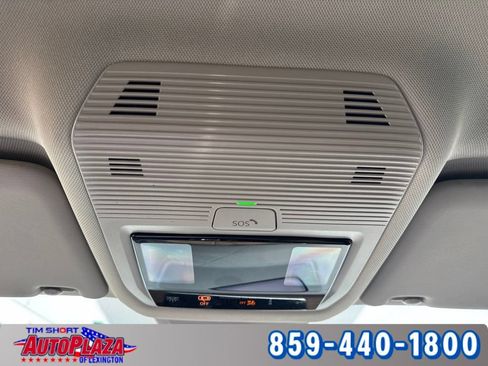 Used 2025 Volkswagen Atlas SE AWD/4WD image 27