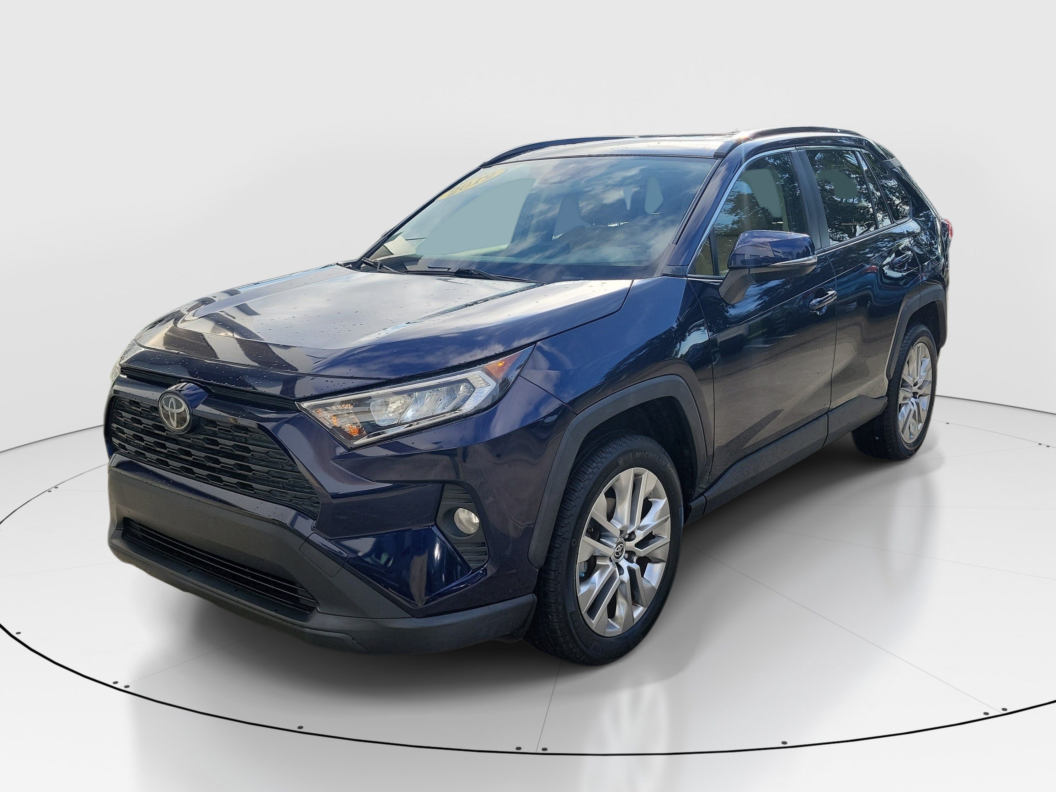 Used 2019 Toyota RAV4 XLE Premium FWD image 3