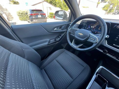 Used 2025 Chevrolet Equinox LT FWD image 30