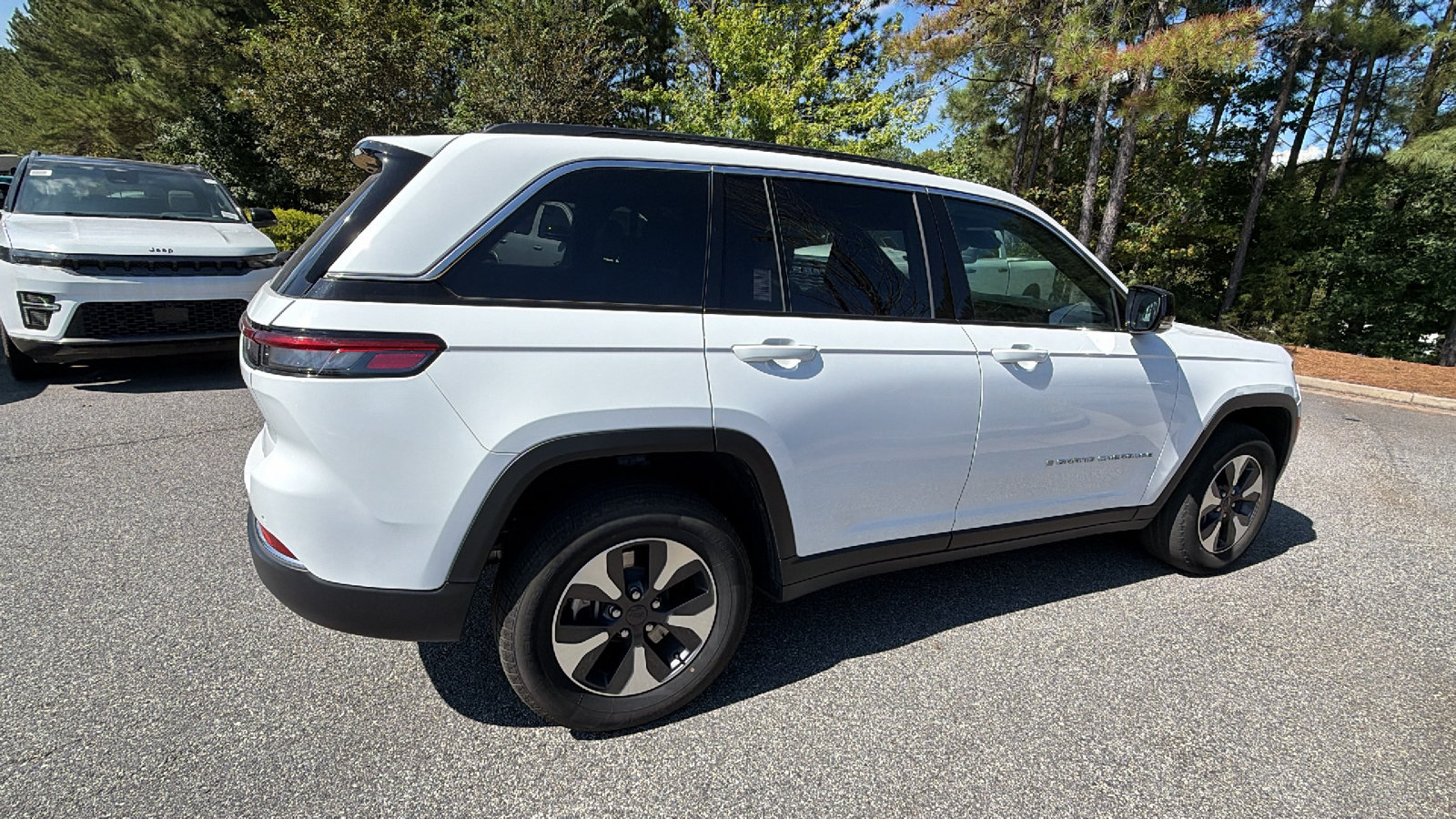 Used 2024 Jeep Grand Cherokee Limited 4xe AWD/4WD image 8