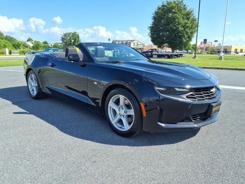 Certified 2019 Chevrolet Camaro LT RWD image 3