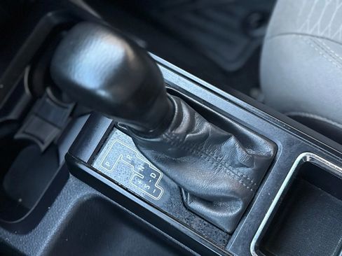 Used 2017 Toyota Tacoma SR5 image 32