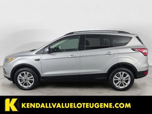Used 2017 Ford Escape SE w/ Equipment Group 201A AWD/4WD image 2
