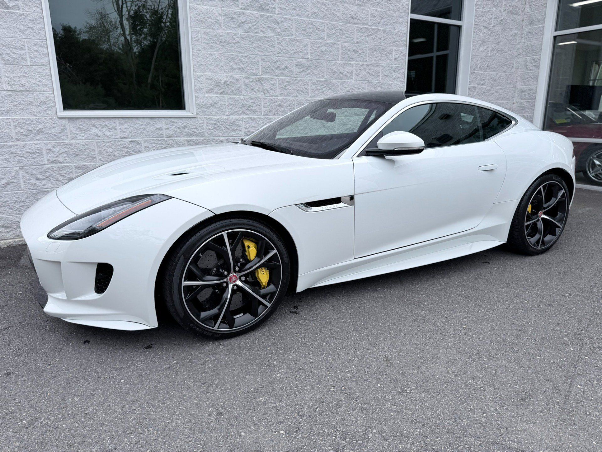 Used 2017 Jaguar F-TYPE R AWD/4WD image 1