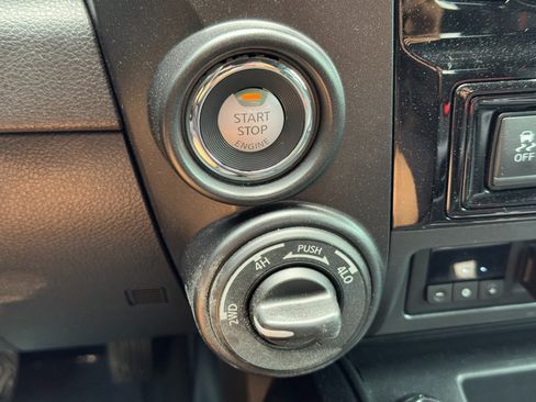 Used 2021 Nissan Titan PRO-4X w/ Pro-4x Convenience Package AWD/4WD image 23