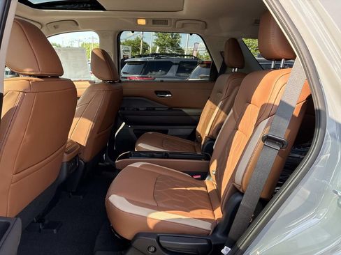 New 2026 Nissan Pathfinder Platinum AWD/4WD image 6