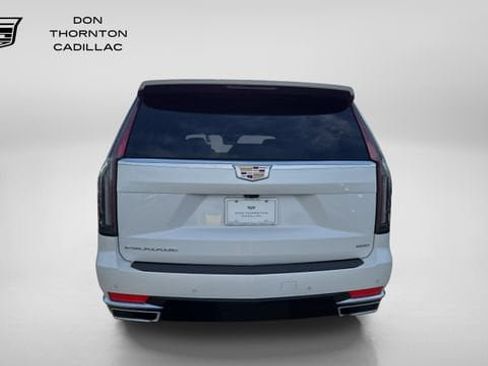 Certified 2024 Cadillac Escalade Premium Luxury AWD/4WD image 4