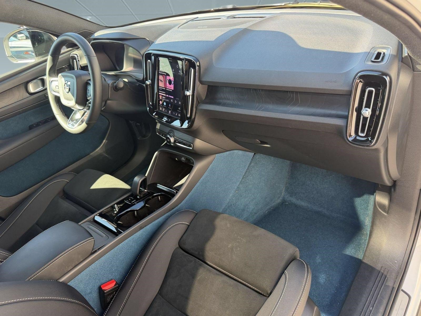 Certified 2023 Volvo C40 P8 Recharge Ultimate AWD/4WD image 31