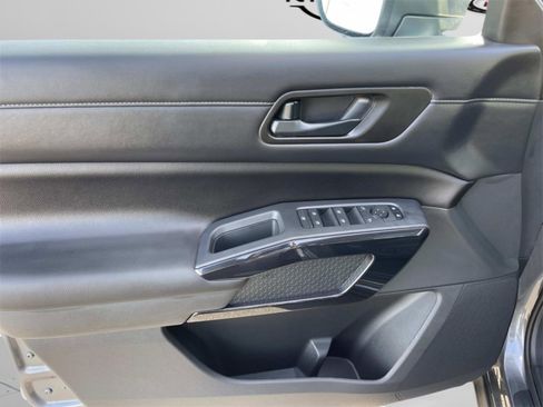 New 2025 Nissan Pathfinder SV image 14