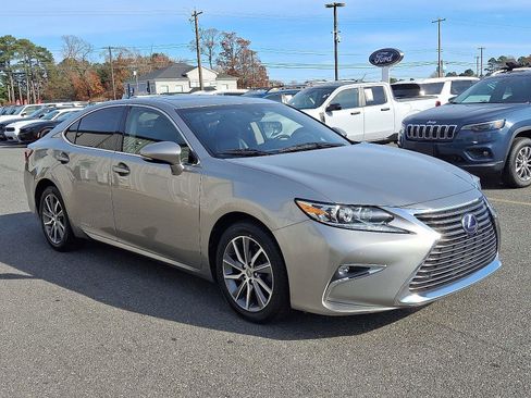 Used 2018 Lexus ES 300h image 3