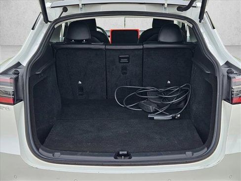 Used 2022 Tesla Model Y Long Range image 7