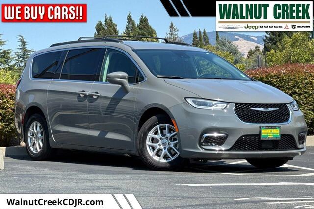 Used 2022 Chrysler Pacifica Touring-L FWD image 1