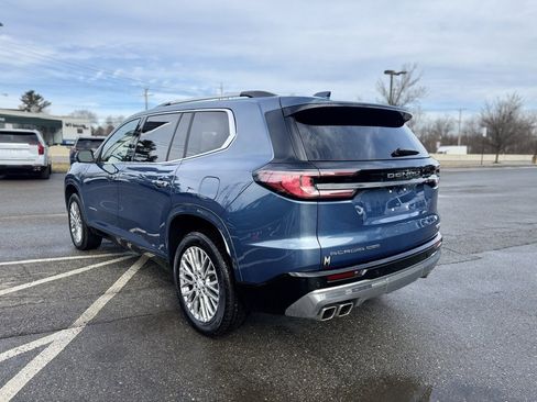 Used 2024 GMC Acadia Denali image 4