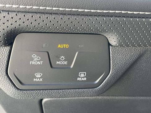 Certified 2026 Volkswagen Atlas Cross Sport SE w/ Panoramic Sunroof Package FWD image 19