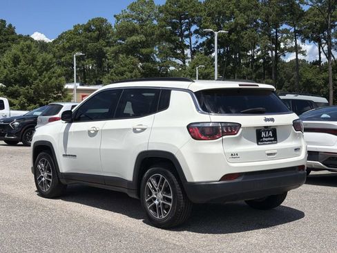 Used 2019 Jeep Compass Latitude FWD image 6