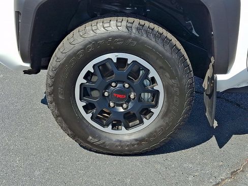 Used 2025 Toyota Tacoma TRD Off-Road AWD/4WD image 8