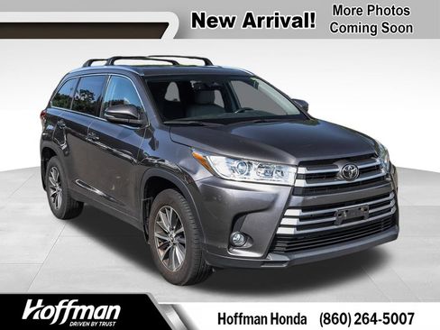 Used 2019 Toyota Highlander XLE AWD/4WD image 1