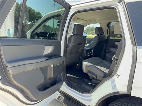 New 2026 Ford Expedition Active RWD image 9