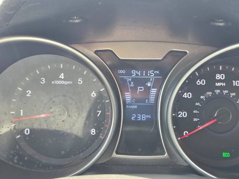 Used 2013 Hyundai Veloster w/ Tech Pkg FWD image 15