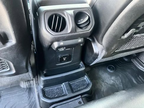 Used 2022 Jeep Wrangler Unlimited Rubicon 4xe w/ Cold Weather Group AWD/4WD image 28