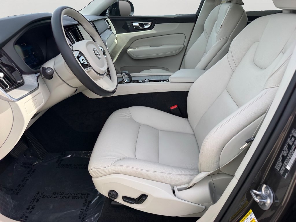 Certified 2024 Volvo XC60 B5 Plus w/ Climate Package AWD/4WD image 16