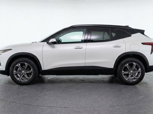 Used 2025 Chevrolet Blazer LT image 5