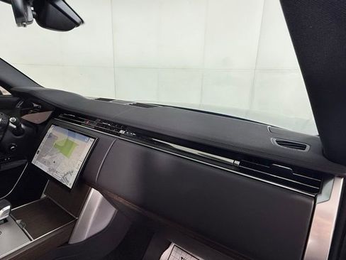 Certified 2026 Land Rover Range Rover SE image 31
