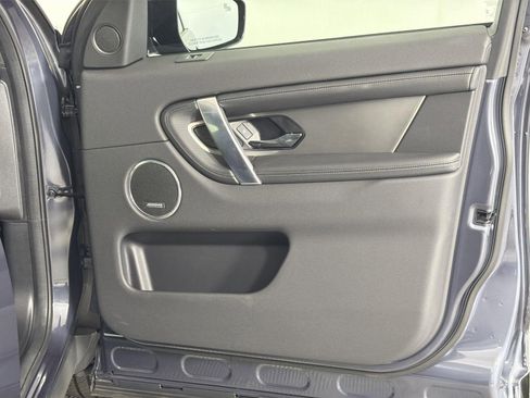 Certified 2025 Land Rover Discovery Sport Dynamic SE image 31