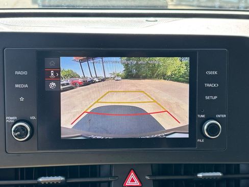 Used 2025 Kia Sportage LX FWD image 23