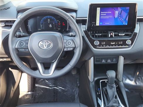 Used 2023 Toyota Corolla Cross XLE image 25