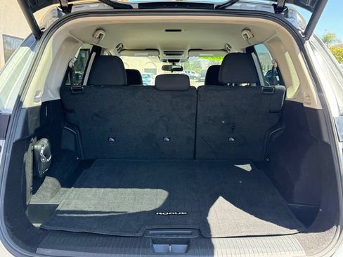Used 2025 Nissan Rogue SV FWD image 6