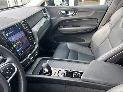 Used 2025 Volvo XC60 B5 Core image 19