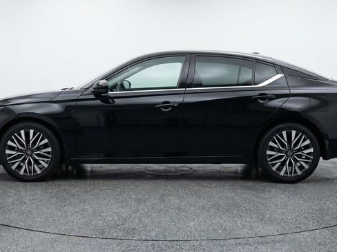 Used 2025 Nissan Altima 2.5 SV image 3