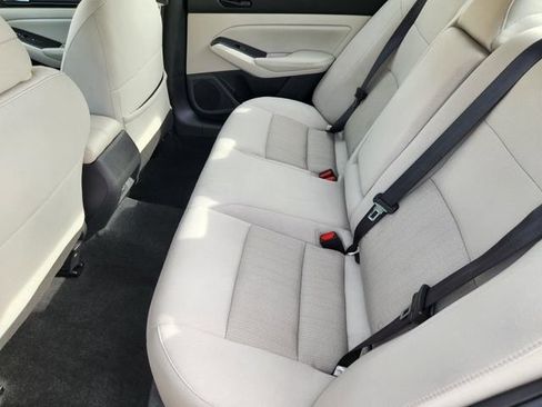 Used 2025 Nissan Altima 2.5 SV FWD image 30