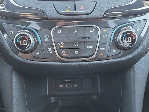 Certified 2023 Chevrolet Equinox Premier FWD image 22