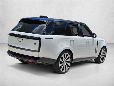 Used 2023 Land Rover Range Rover SE AWD/4WD image 3
