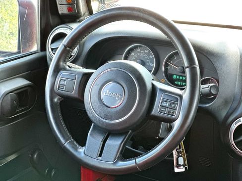Used 2017 Jeep Wrangler Unlimited Sahara AWD/4WD image 27