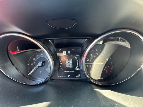 Used 2019 Jaguar E-PACE R-Dynamic SE image 32