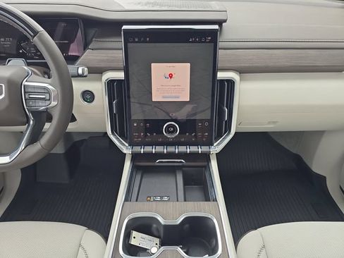 New 2026 GMC Acadia Denali w/ Super Cruise Package FWD image 13