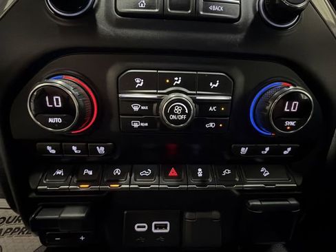 Certified 2021 Chevrolet Silverado 1500 LTZ w/ LTZ Premium Package AWD/4WD image 19